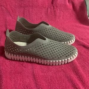 Tulip by Isle Jacobsen. Worn few times. Grey